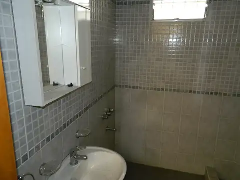 Avenida Hipólito Yrigoyen 100
