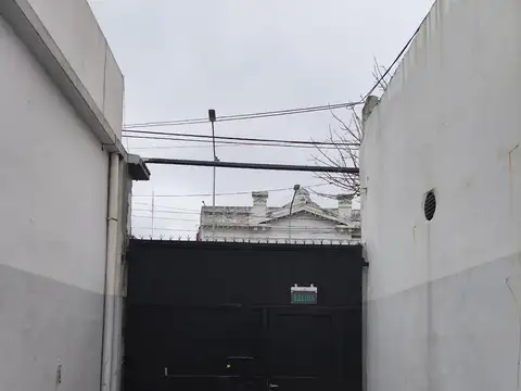 Avenida Hipólito Yrigoyen 100
