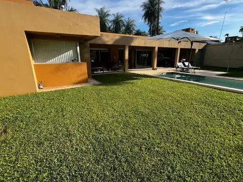Casa en Venta en Paso De La Patria, USD 250.000