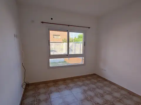 Casa en Alquiler con 1 cochera