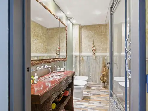 Casa en Venta con 4 cocheras