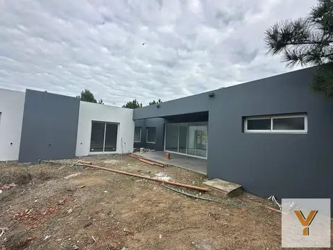 Casa en venta - 3 Dormitorios 2 Baños - Pinamar