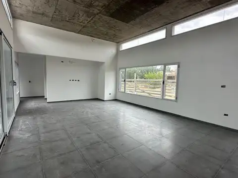 Casa 4 ambientes con 1 baño