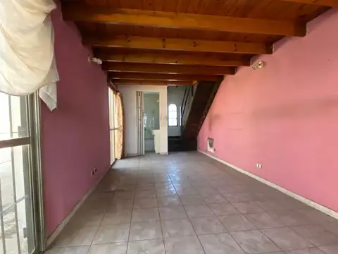 Casa 4 ambientes . Lote propio 10x30