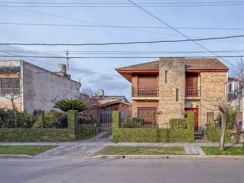 Alquiler de casa 3 dormitorios con patio y quincho en Burzaco