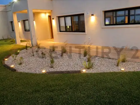 Casa 5 ambientes con 4 baños