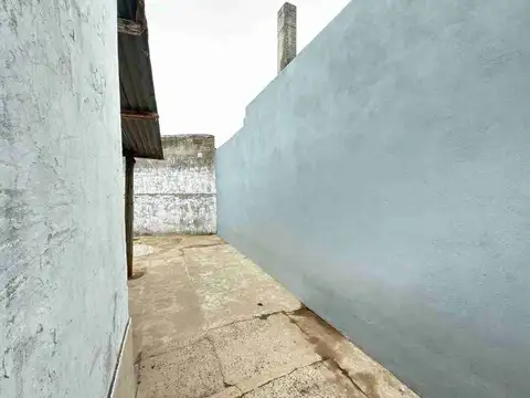CASA EN VENTA BERAZATEGUI 2 dormitorios con patio