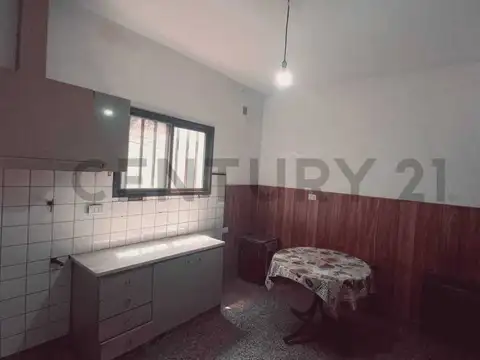 VENTA CASA 4 AMB. CON DEPARTAMENTO ADICIONAL Y FONDO