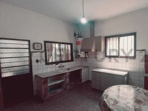 Paraguay 1100, Piso 0