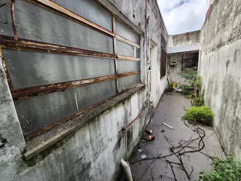 DESTACADO INMUEBLE SOBRE LOTE 10,01 X 55,40 MTS TOMA METROS!