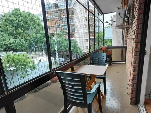 Departamento 2 ambientes con BALCON con MUEBLES y EQUIPADO y COCHERA opcional.