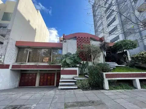 Increible Oportunidad Comercial Frente a Plaza Arenales!