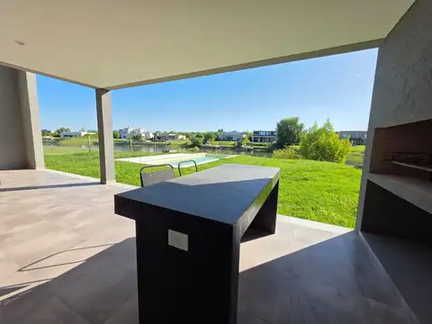 Venta Casa 5 amb. a Estrenar a La Laguna Barrio San Matias Escobar