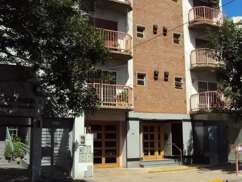 3 AMBIENTES AL FTE C/ BALCON  COCHERA S/CUBIERTA