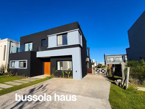 Casa en venta 4 dormitorios lote interno con pileta en Vila Marina Villanueva