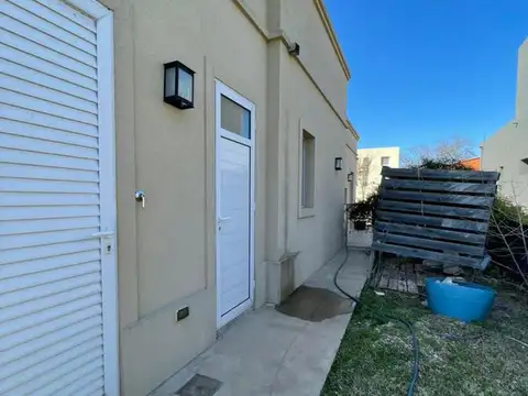 Casa en Alquiler en Pilar del Este - Santa Guadalupe, USD 1.350