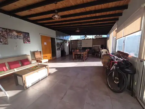 CASA EN B° CERRADO GUAYMALLÉN 4 DORMITORIOS