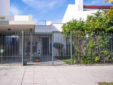 Colombres al 1100, Haedo Sur