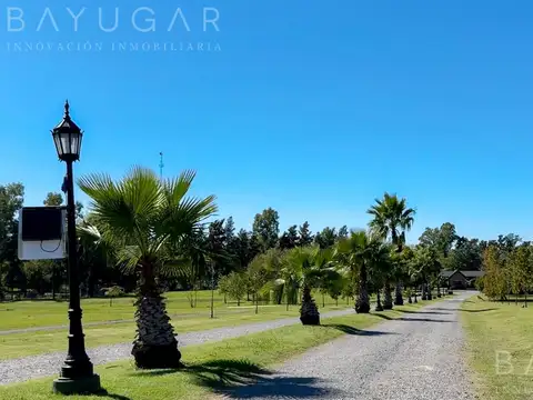 Casa en Alquiler con 2 cocheras