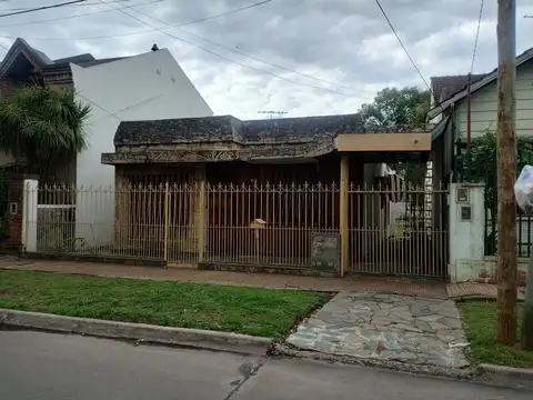 Venta Casa Hurlingham 4 ambientes, quincho, pileta. Financiación 