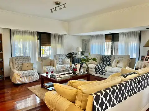Casa 5 ambientes con 2 baños