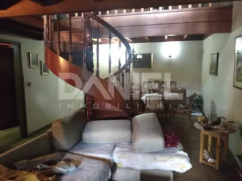 HERMOSO CHALET DE CATEGORIA A SOLO 4 CUADRAS DE LA ESTACION DE PADUA  