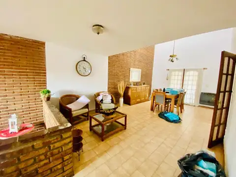 Casa en Venta con 2 cocheras