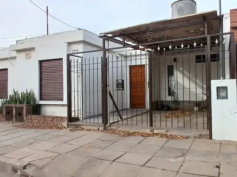 Casa 7 ambientes con 2 baños