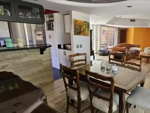 Casa 7 ambientes con 2 baños
