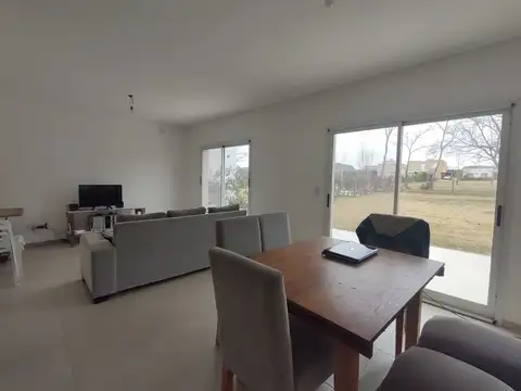 Casa en Venta con 3 cocheras