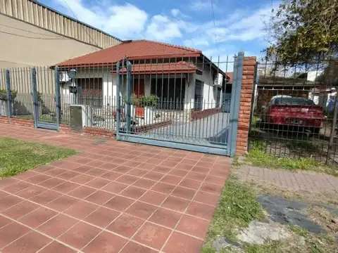 Casa en Venta con 3 cocheras