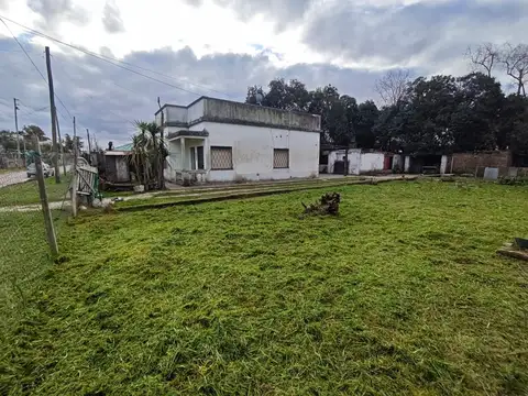 CASA EN VENTA 3 AMBIENTES 2 HABITACIONES