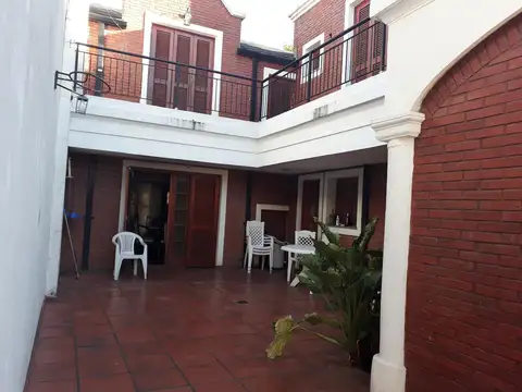 Casa 6 ambientes con 2 baños