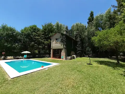VENTA | PERMUTA - Casa de 3 dormitorios con piscina y balcón. Funes. APTO CRÉDITO.