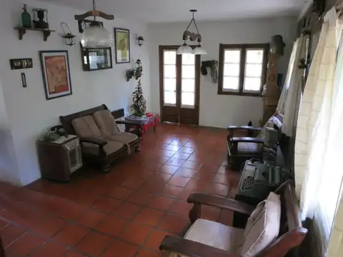 VENTA | PERMUTA - Casa de 3 dormitorios con piscina y balcón. Funes. APTO CRÉDITO.