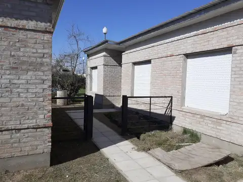 Casa 2 ambientes con 1 baño