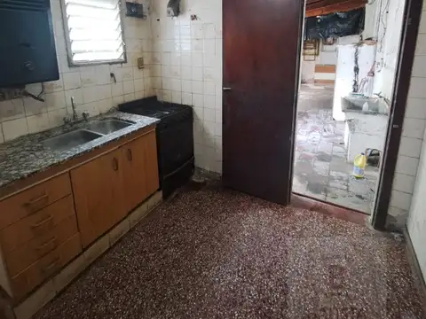 Vende casa en 147 e/60 y 61