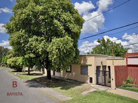 ¡VENDE! Casa en calle 147 e/ 60 y 61 - A RECICLAR