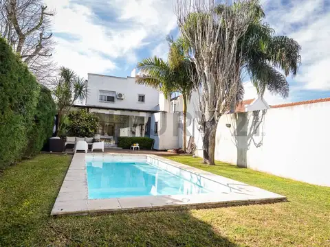 CASA EN VENTA 4 DORMITORIOS PARQUE PILETA 26 489 Y 491 GONNET