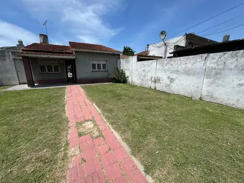 CASA EN VENTA 3 AMB CON PARQUE LOMAS DE ZAMORA
