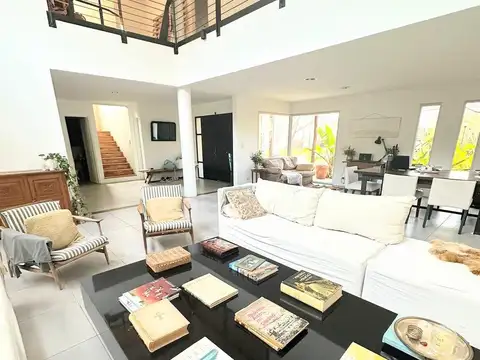 Casa 5 ambientes con 3 baños