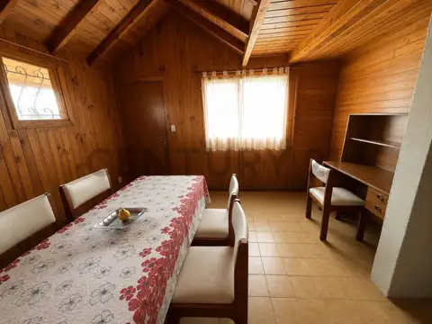 Casa 6 ambientes con 2 baños