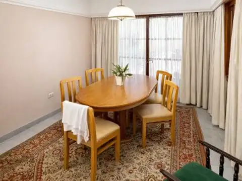 Casa 12 ambientes con 6 baños