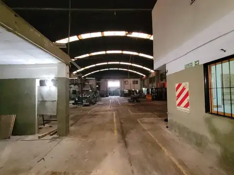 Galpon en Venta 25  mts Frente