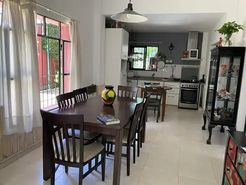 Casa en Venta con 4 cocheras