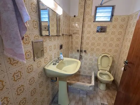 Depto Tipo Casa 4 ambientes con 2 baños