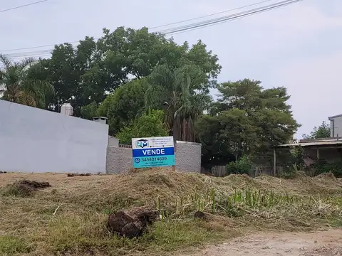 Amplio lote en esquina