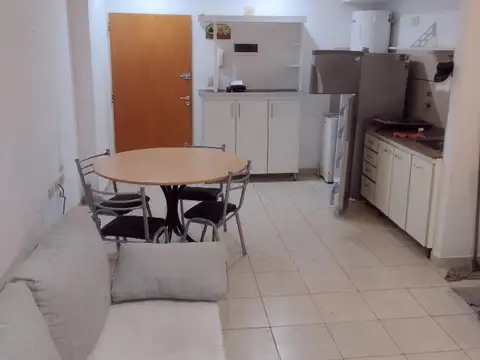 Venta amplio monoambiente dividido con patio en Villa Luro
