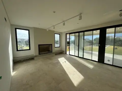Casa en Venta en Ayres Plaza, USD 695.000