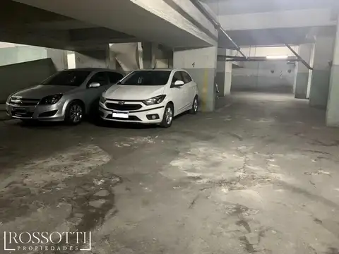 Cochera fija cubierta en edificio - 2,47 x 2,50 mts.